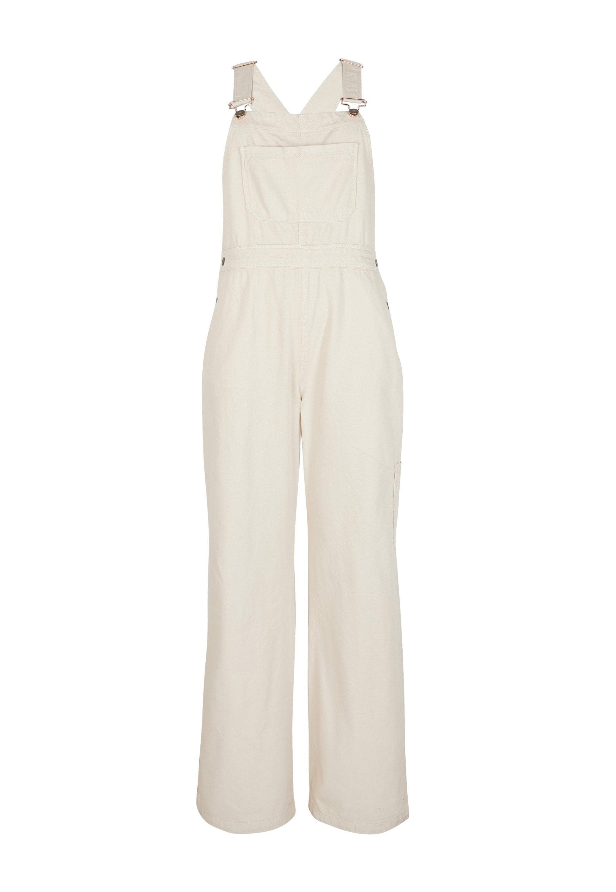 Beige Baumwoll-Overalls mit weitem Bein, verstellbaren Trägern, einer Fronttasche und seitlichen Taschen. Glatte Textur und minimales Design.