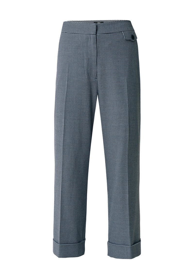 Karierte Hose in Marineblau und Weiß mit maßgeschneiderter Passform, umgeschlagenen Säumen, flachem Frontbereich und Seitentaschen. Mit Knopf- und Reißverschluss.