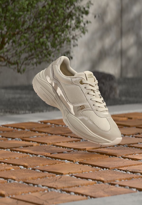 Tommy Hilfiger Trainers - soft cream