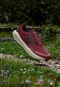 New Balance GAROE V2 - Trail running shoes - podium red/grey matter/black