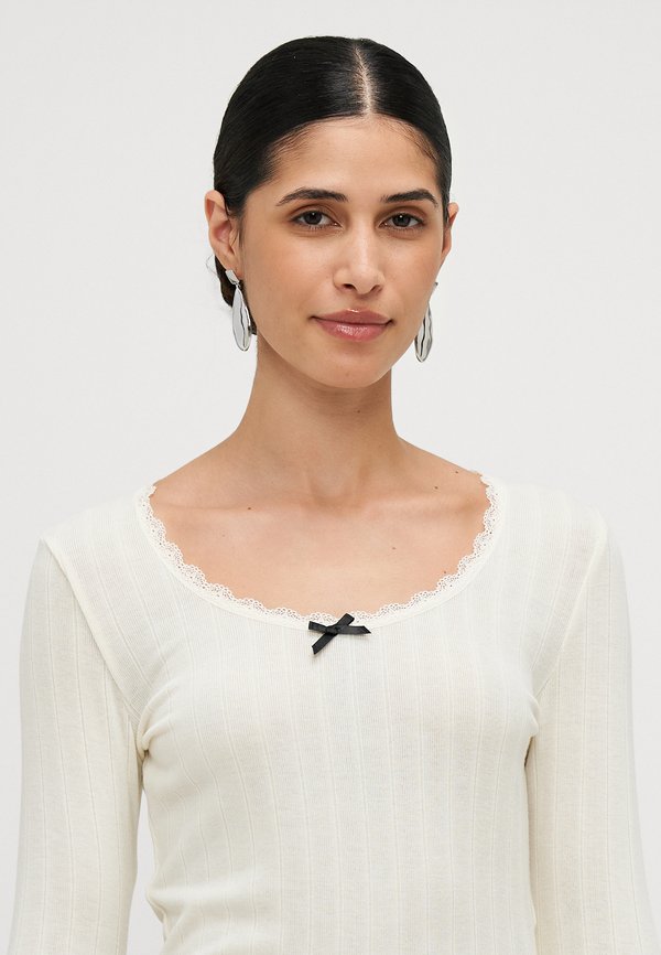 ONLY Petite ONLLAIKA U NECK