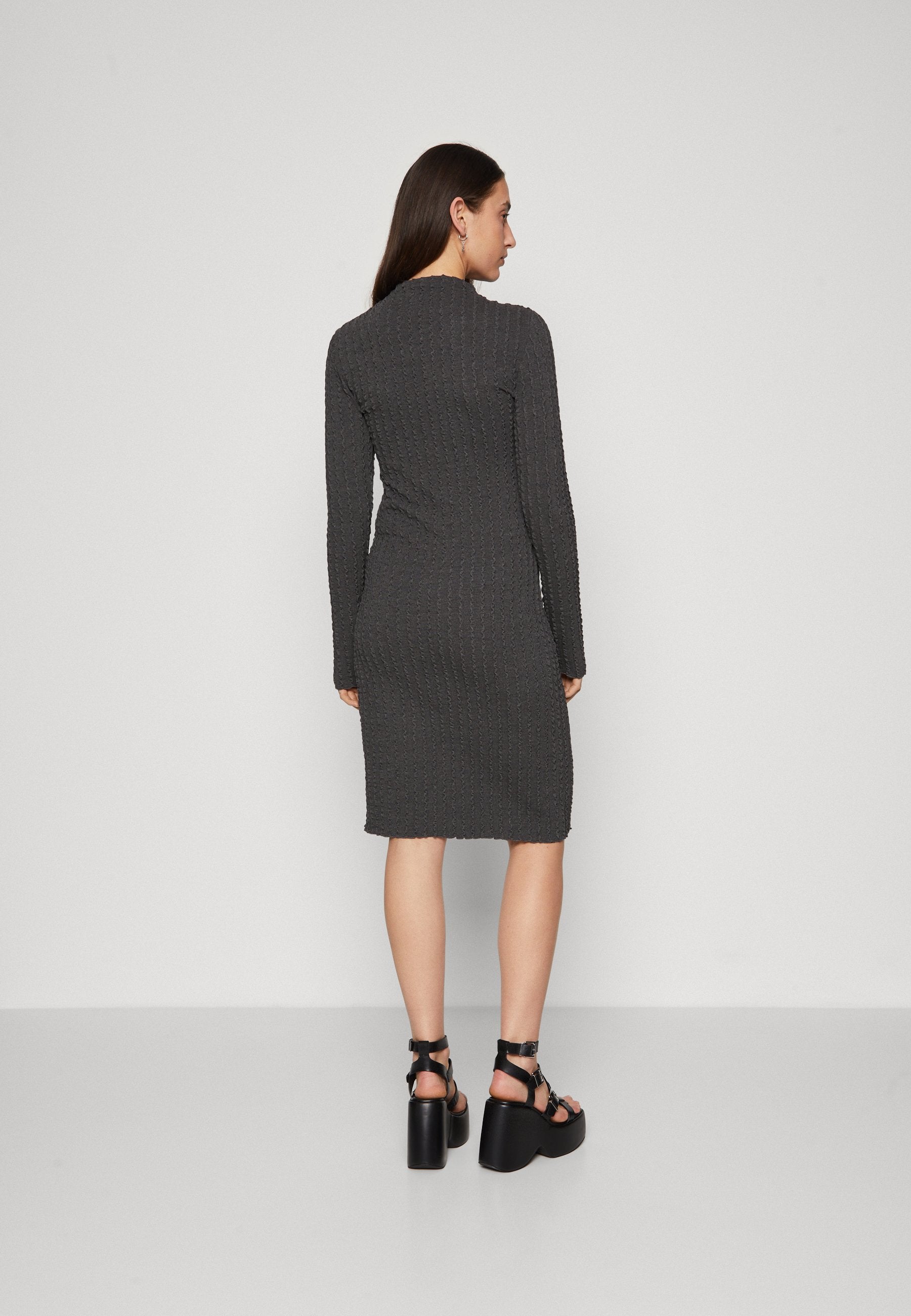 ONLHELLE MOCK NECK KNEE DRESS Media 4