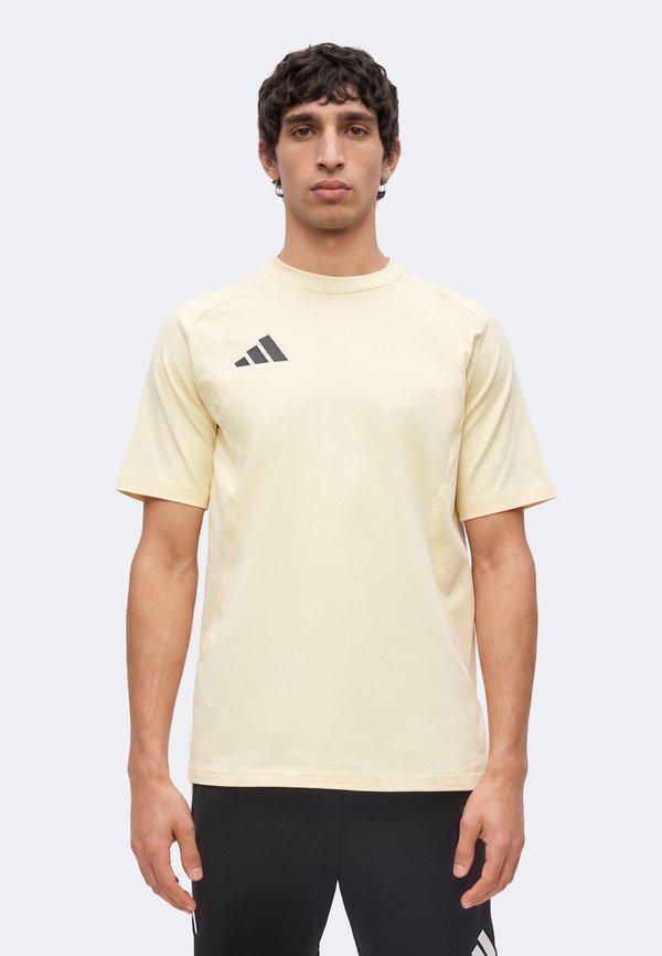 adidas Performance TIRO TRAVEL TEE - Sports T-shirt - warm vanilla/black
