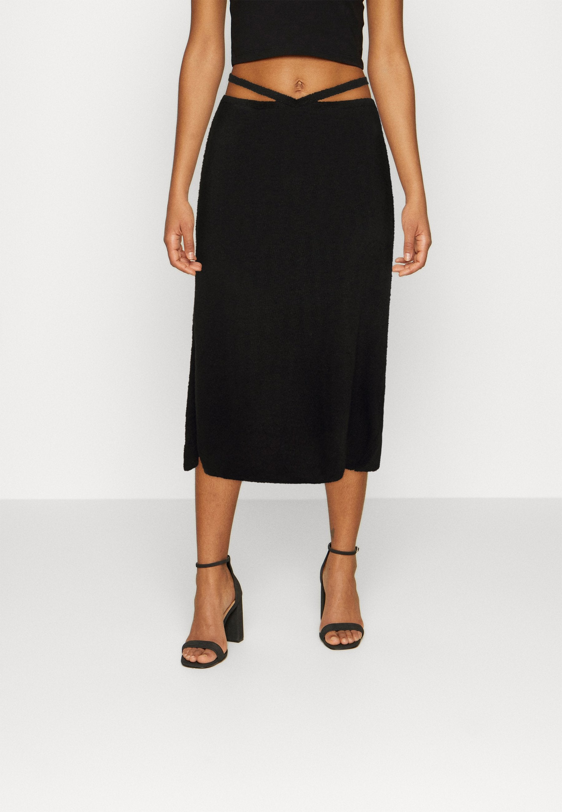 NA-KD ROMEE STRIJD DETAILED SKIRT