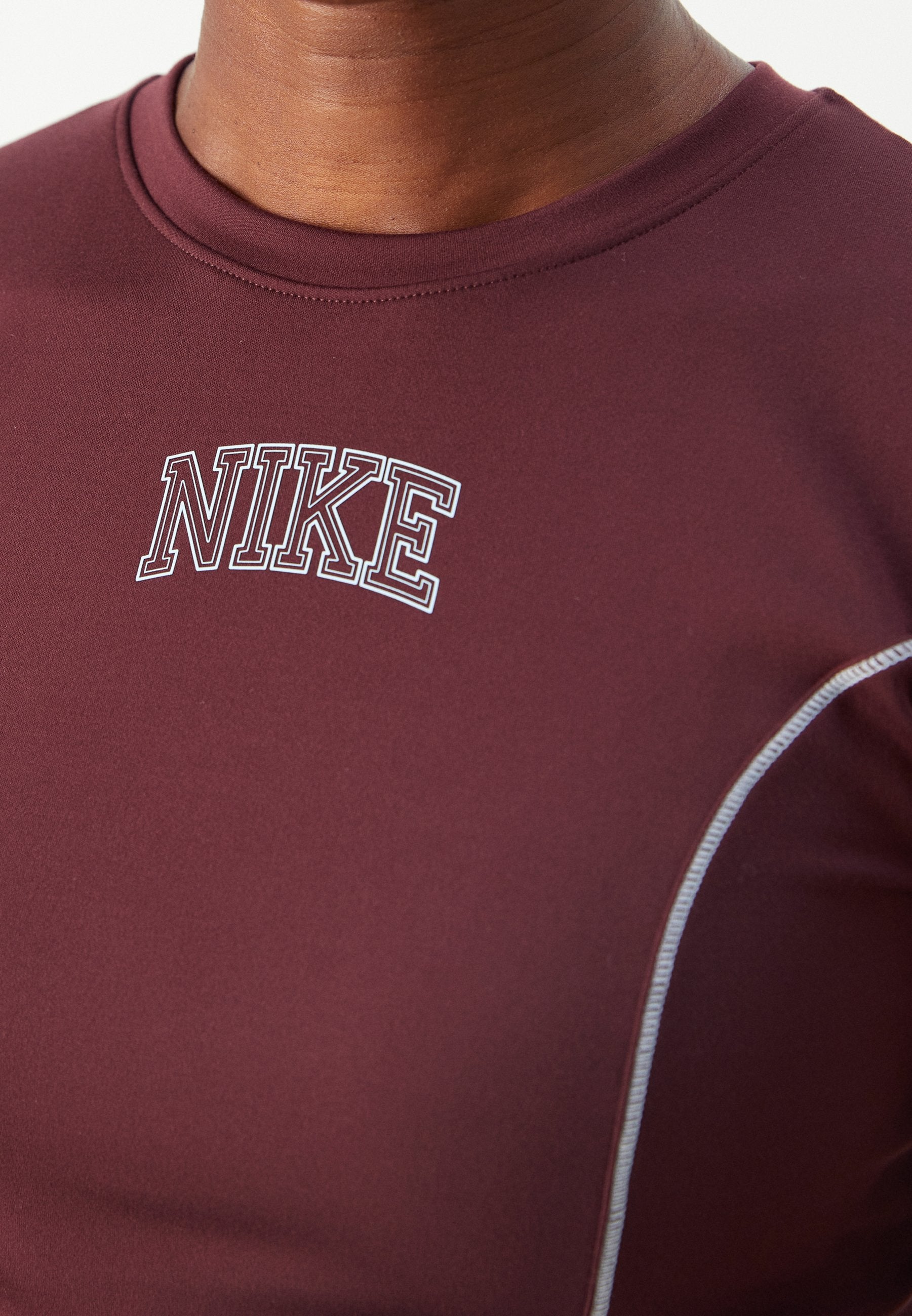Nike Performance ONE