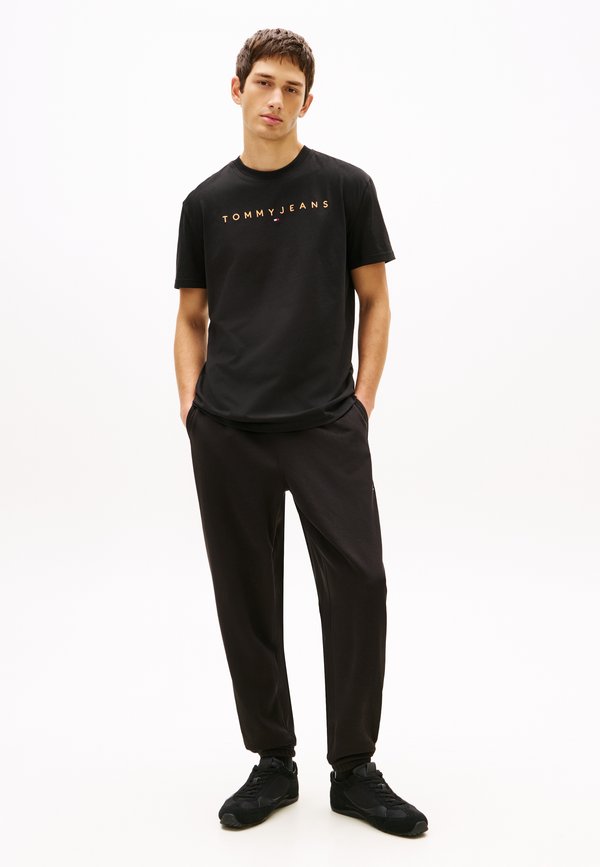 Tommy Jeans TJM REG LINEAR LOGO TEE EXT