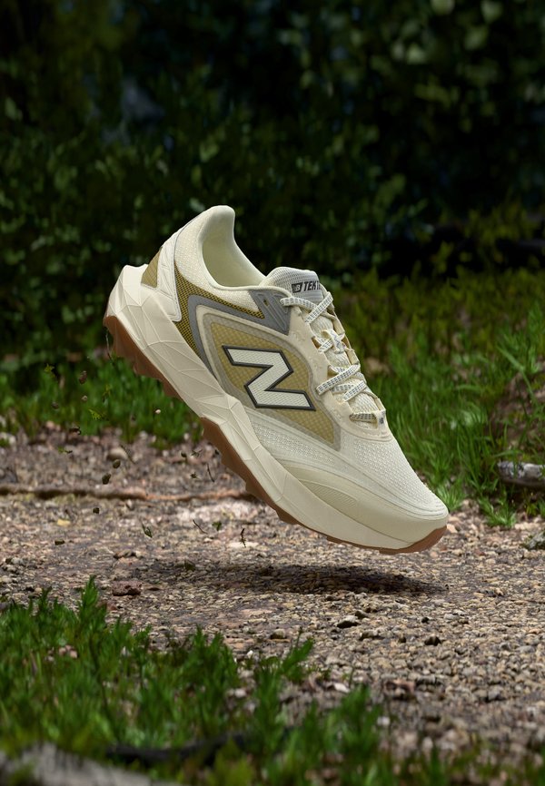 New Balance TEKTREL UTILITY - Trail running shoes - basil oil