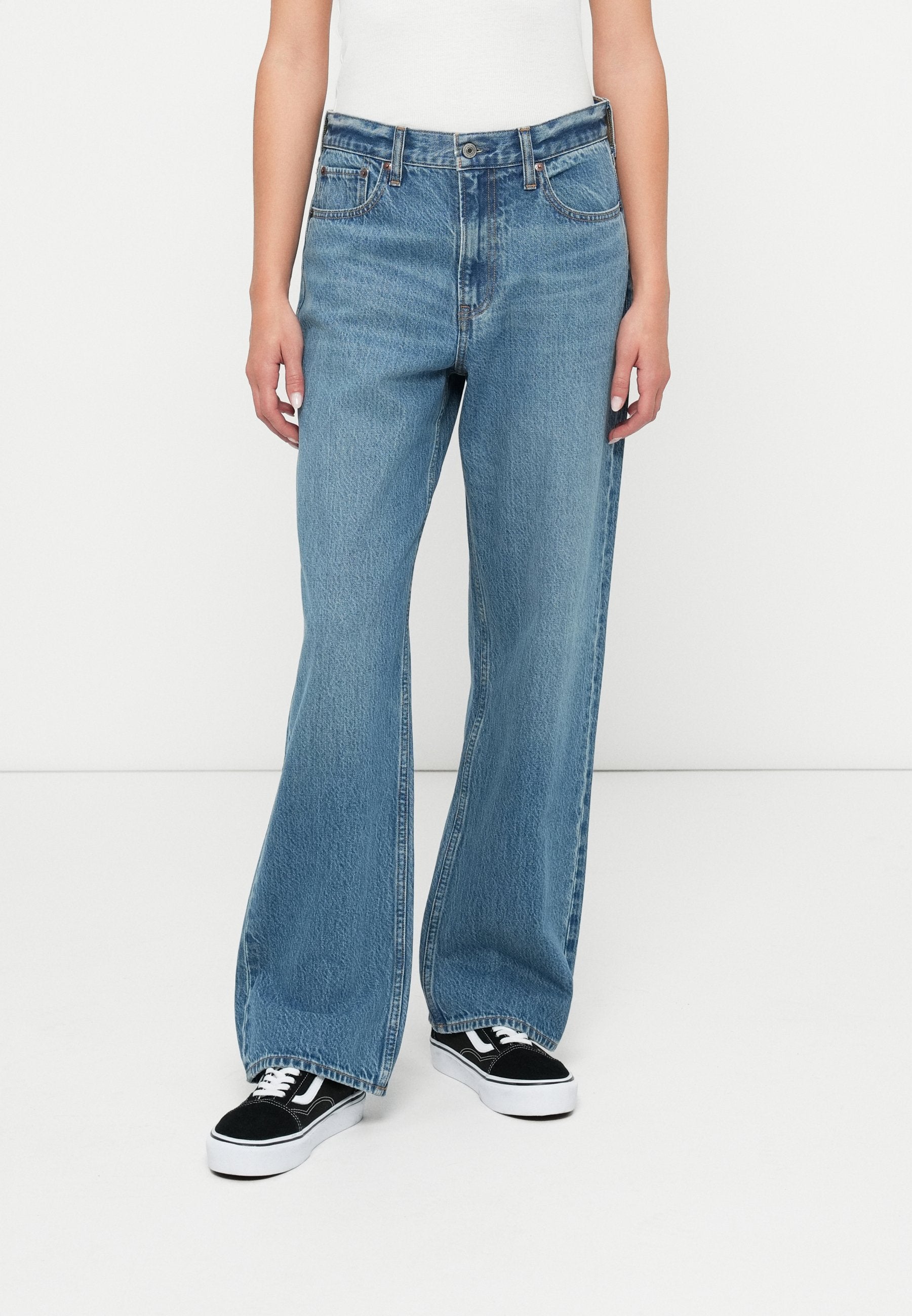 Abercrombie & Fitch MEDIUM CLEAN LOOSE