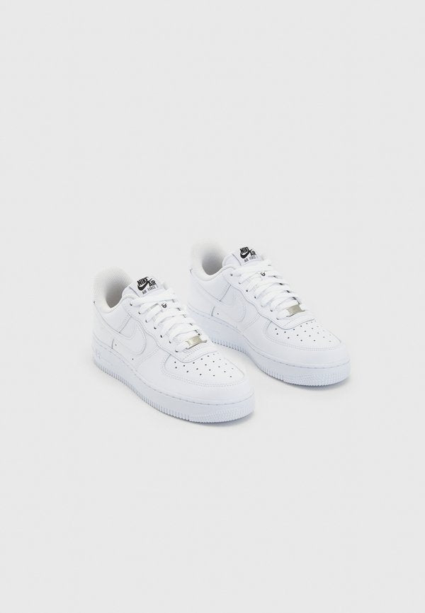 Nike Sportswear AIR FORCE 1 07 FLYEASE - Trainers - white