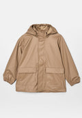 Tan wasserfeste Kapuzen-Regenjacke mit elastischen Ärmelbündchen und zwei Frontklappentaschen, geeignet für Kinder.