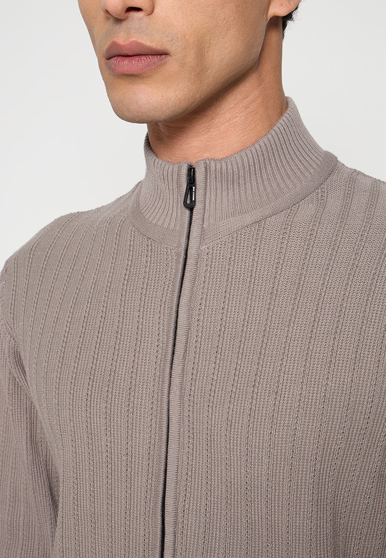 FULL ZIP RELIEF Media 3