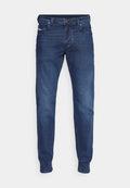 Blaue Jeans aus Denim mit taillierter Passform, fünf Taschen und einem Knopfverschluss. Der Stoff hat eine glatte Textur mit leichter Ausbleichung.
