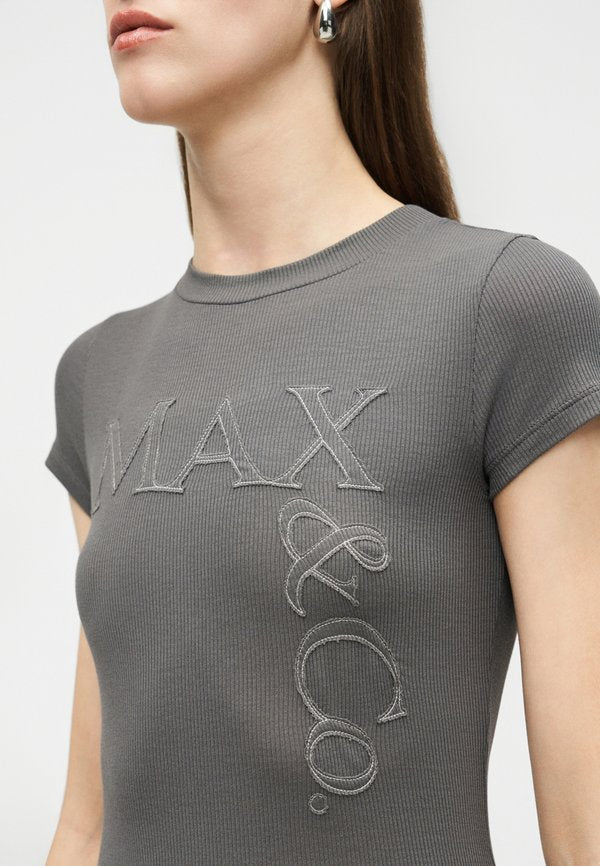 MAX&Co.