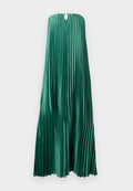 Schulterfreies, smaragdgrünes, plissiertes Satin-Abendkleid mit kleinem rundem Ausschnitt und Knopfverschluss am Ausschnitt.