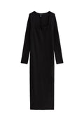 Schwarzes, langärmliges Kleid mit Rundhalsausschnitt und taillierter Silhouette. Hergestellt aus weichem, glattem Stoff reicht es bis zur Mitte der Wade.