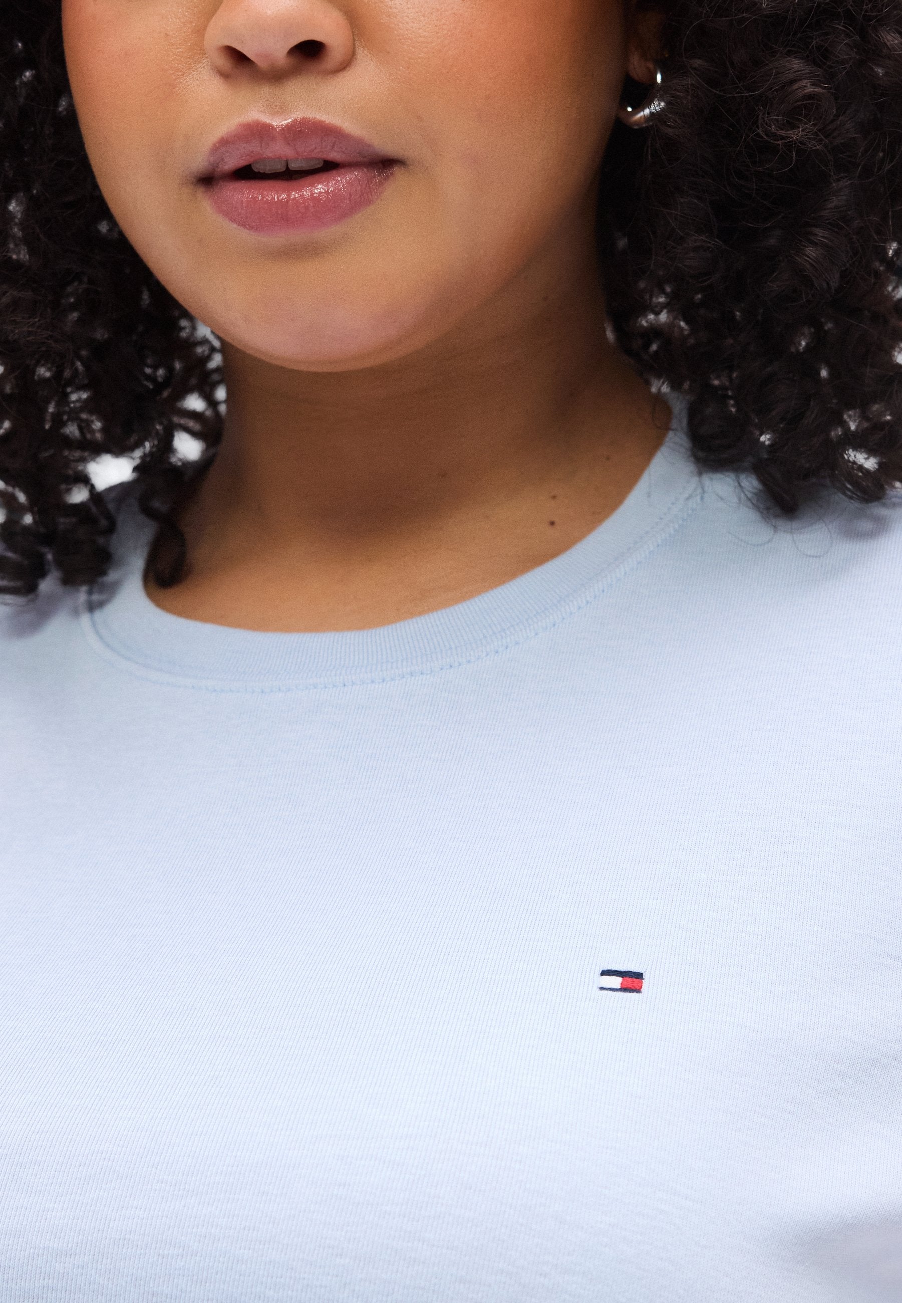 CURVE FLAG EMBROIDERY CREW NECK SLIM T-SHIRT Media 6