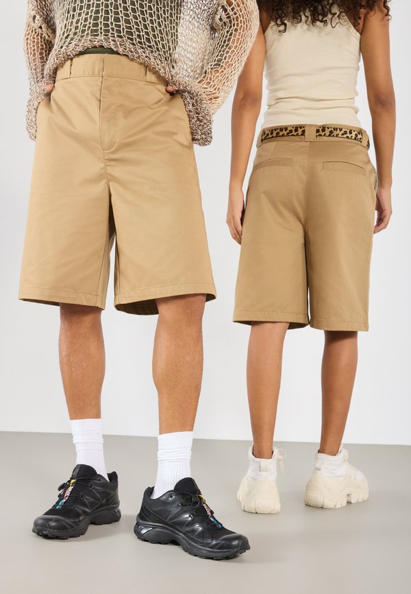 YOURTURN by Zalando RELAXED FIT SHORTS