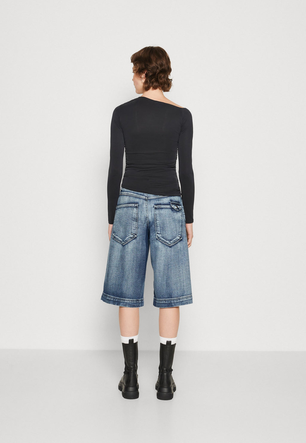 Weekday MAIN ASSYMETRIC LONG SLEEVE
