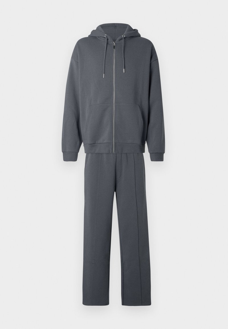 UNISEX RELAXED AND WIDE LEG PIPED JOGGER TRACKSUIT Media 1
