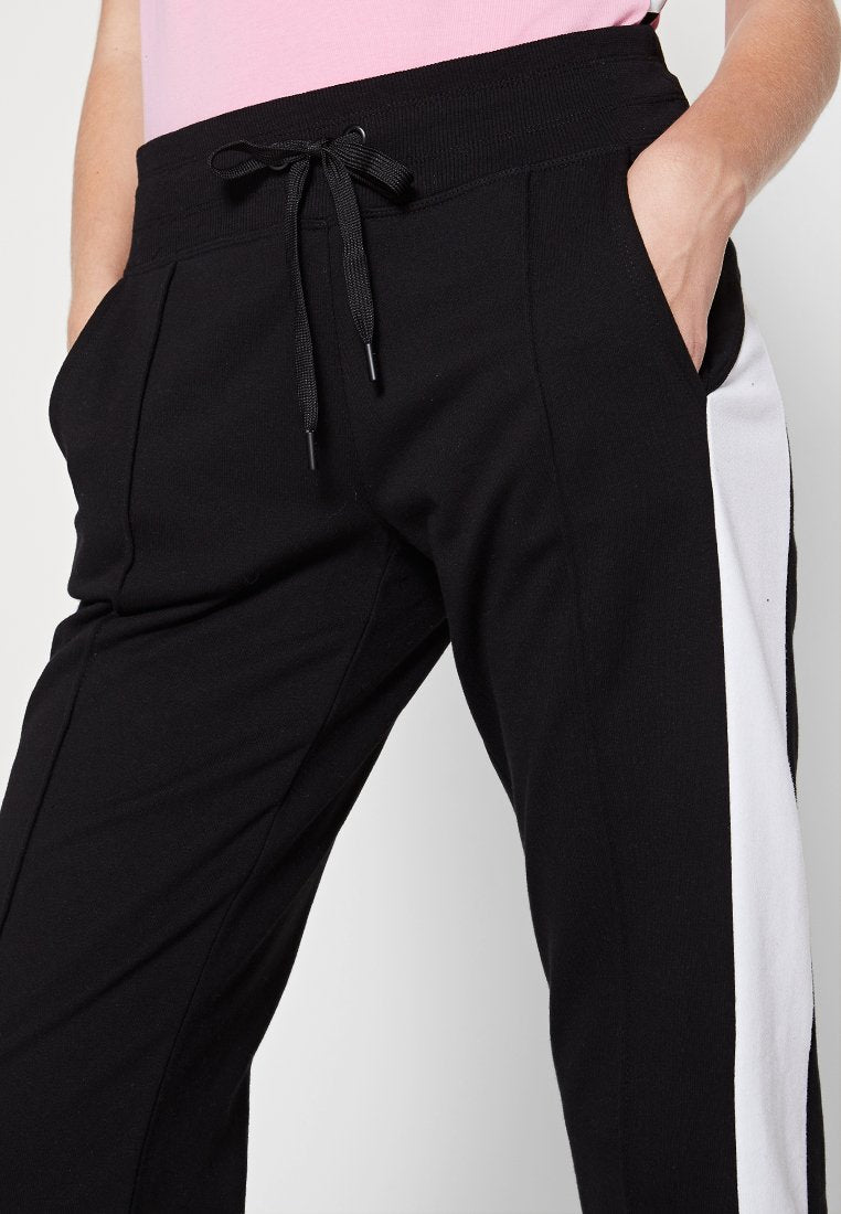 DKNY Sport