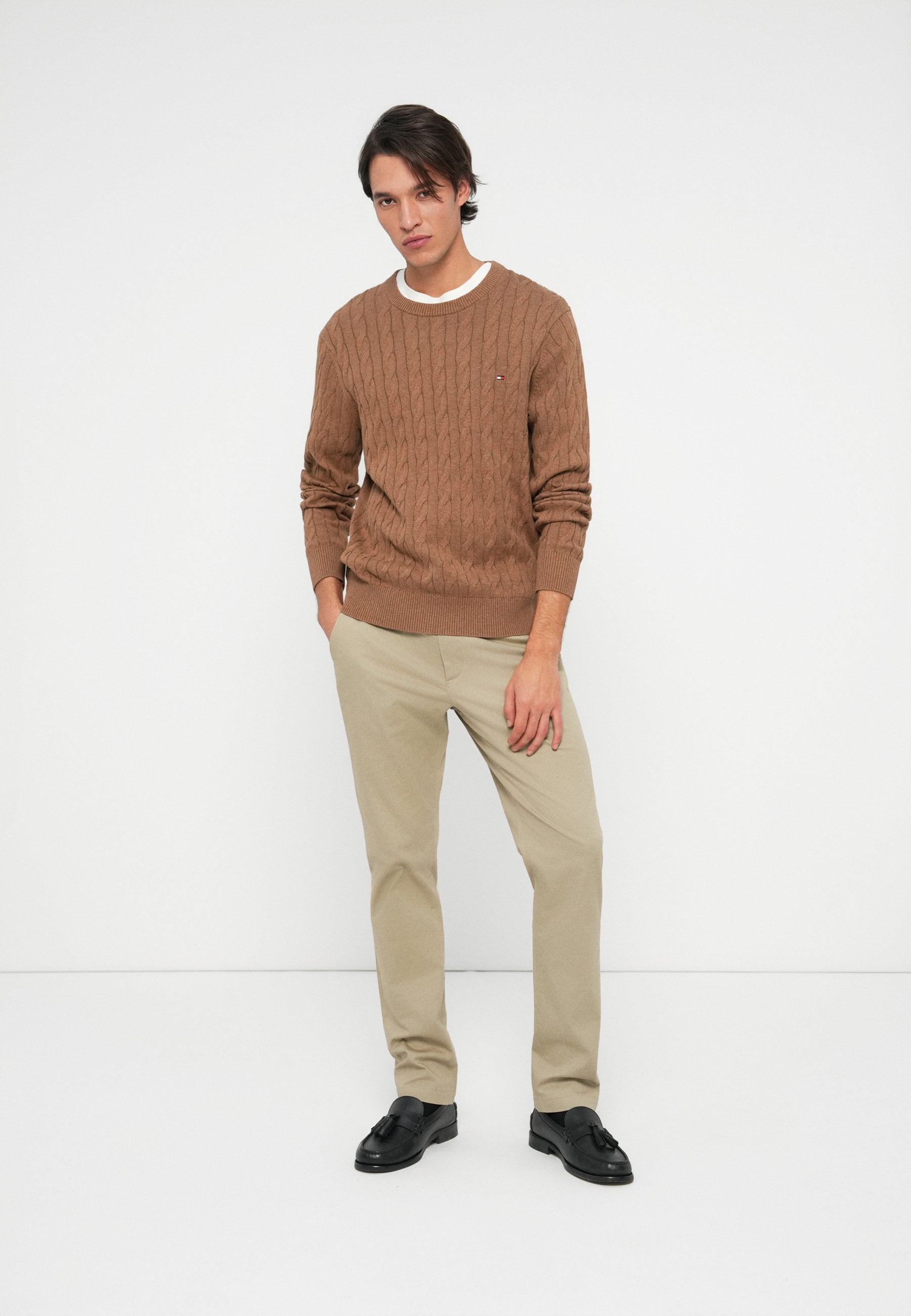 CLASSIC CABLE CREW NECK  ELEVATED ESSENTIALS Media 2
