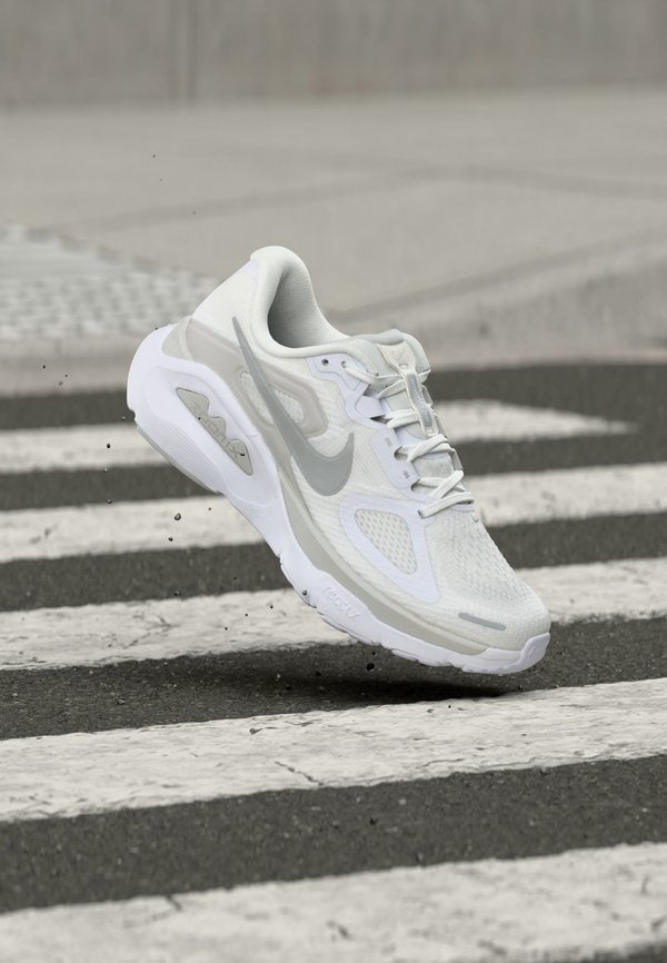 Nike Performance STRUCTURE PLUS - Road running shoes - white/metallic silver-coloured/photon dust
