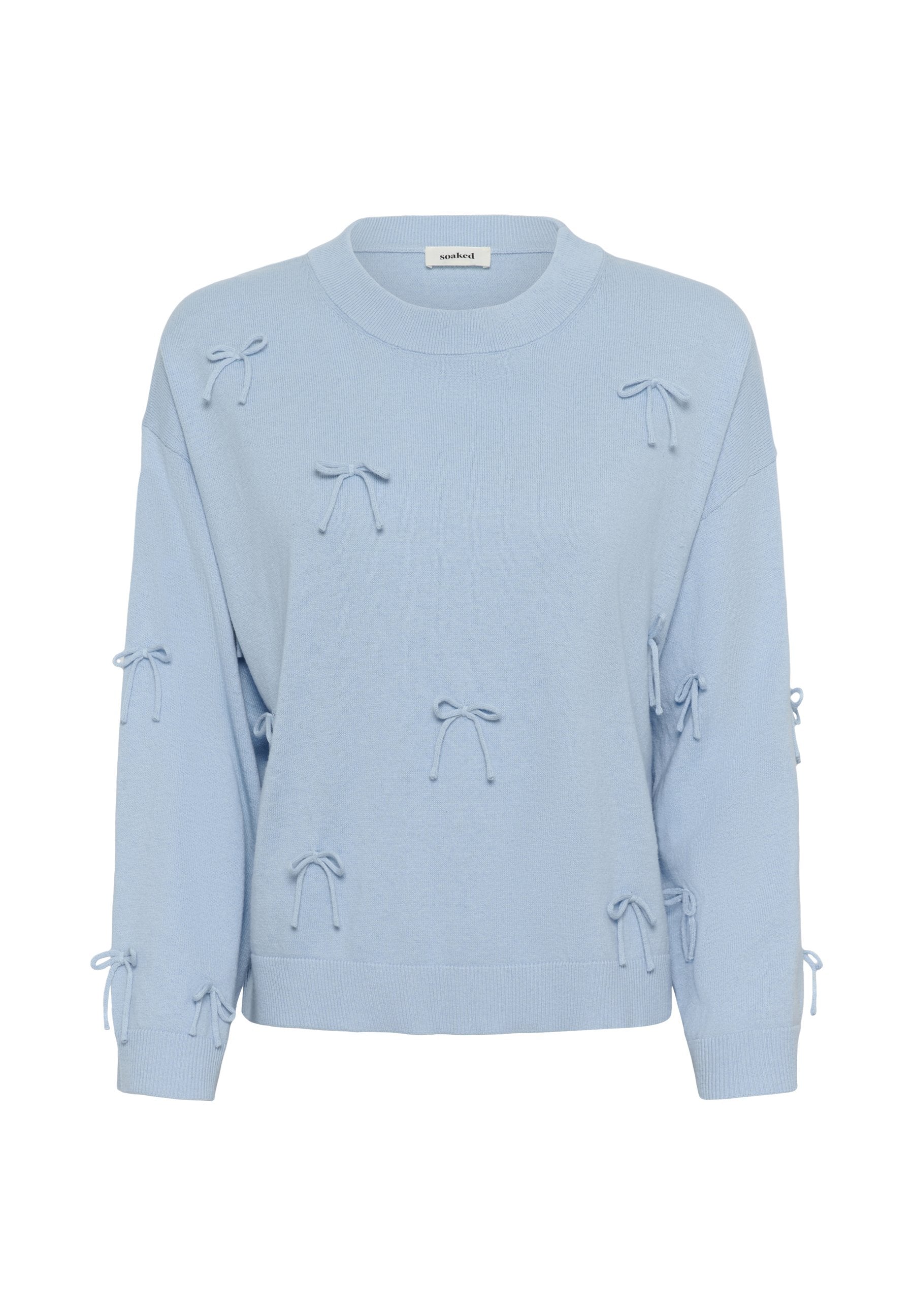 Hellblauer Pullover mit dekorativen Schleifen in verschiedenen Größen auf der Vorderseite und den Ärmeln, mit rundem Halsausschnitt und gerippten Bündchen.