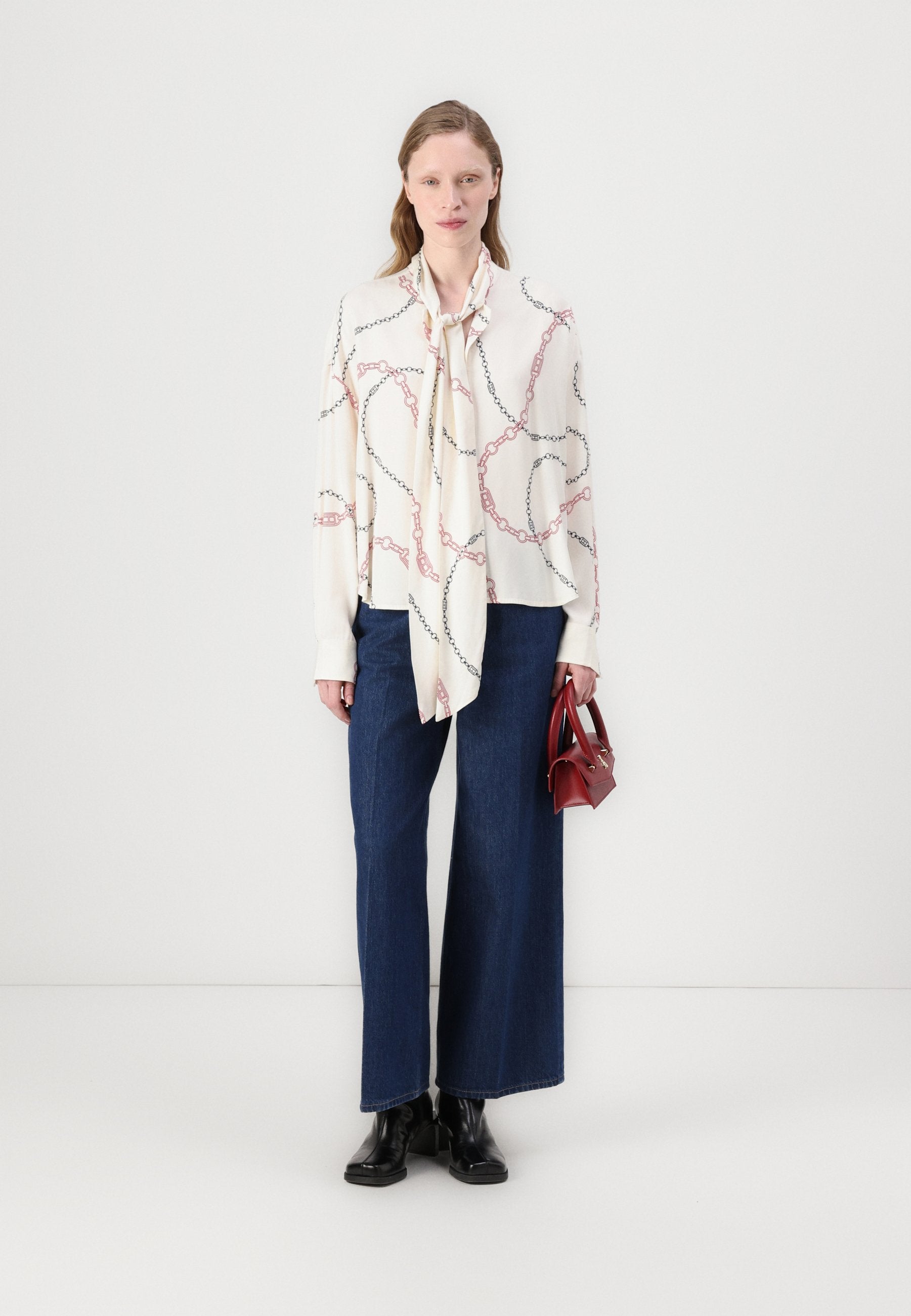 FLUID BOW BLOUSE Media 2