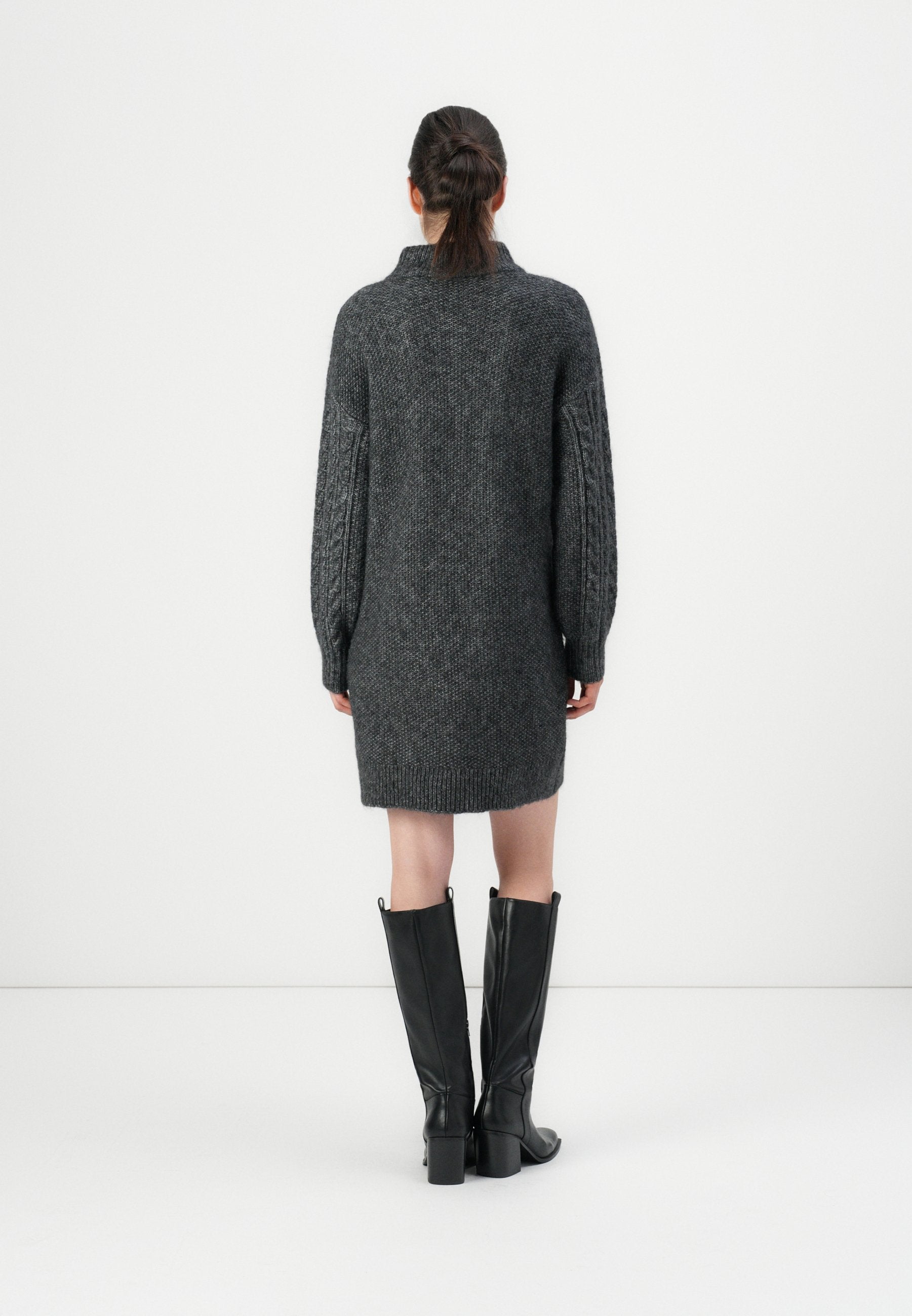 Knitted ONLIDA Short Media 4