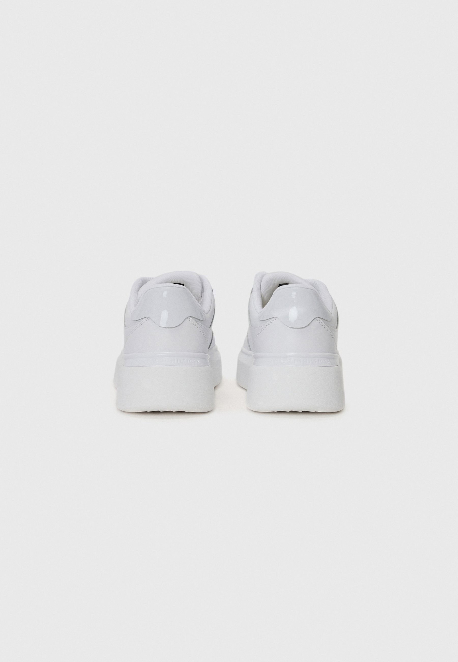 SNEAKER Media 3