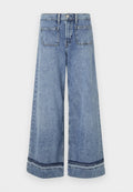 Hellblaue Denim-Weitbeinjeans mit hoher Taille, zwei Gesäßtaschen und kontrastierenden Nähten an den Säumen.