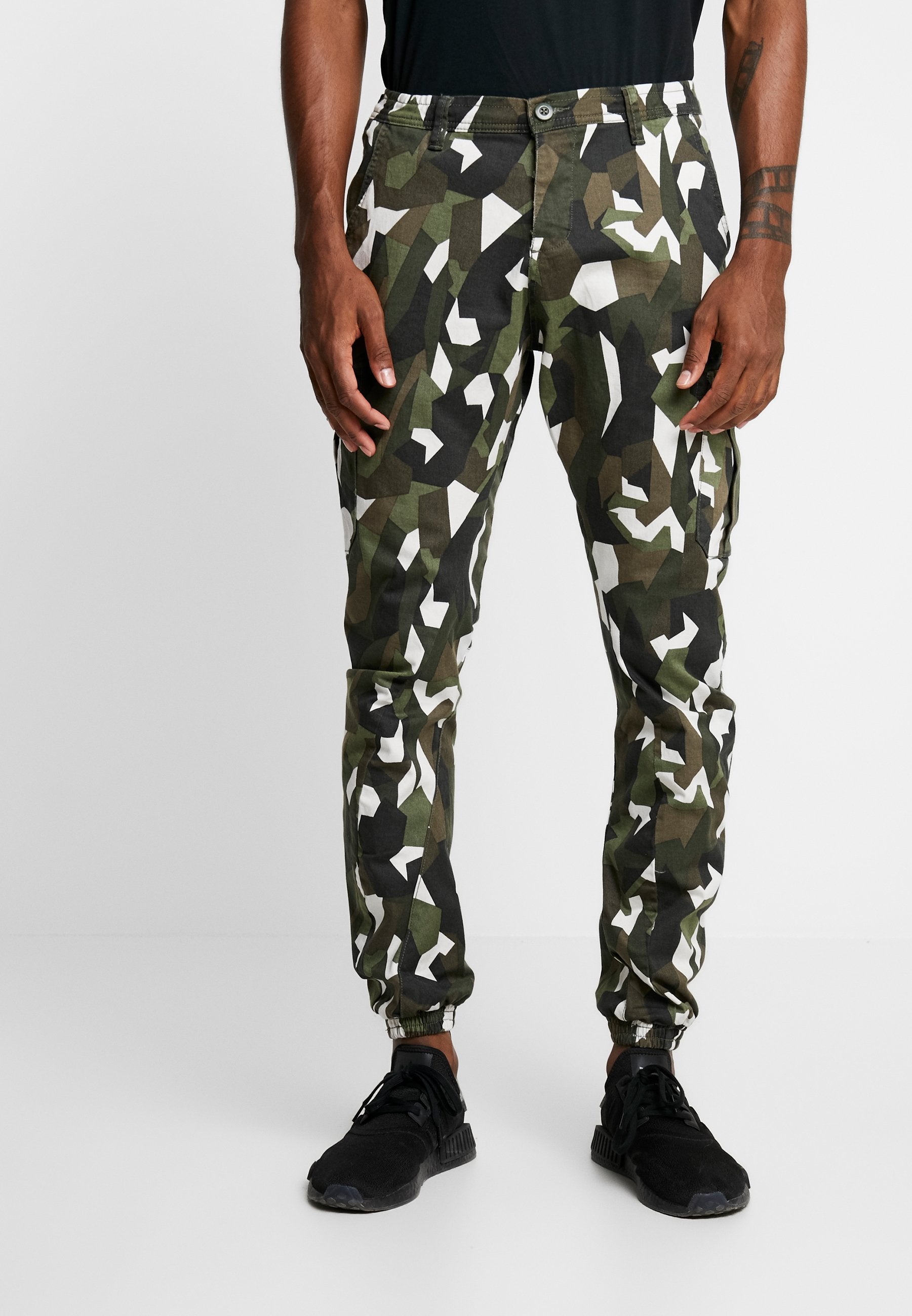 Urban Classics GEOMETRIC CAMO STRETCH PANTS