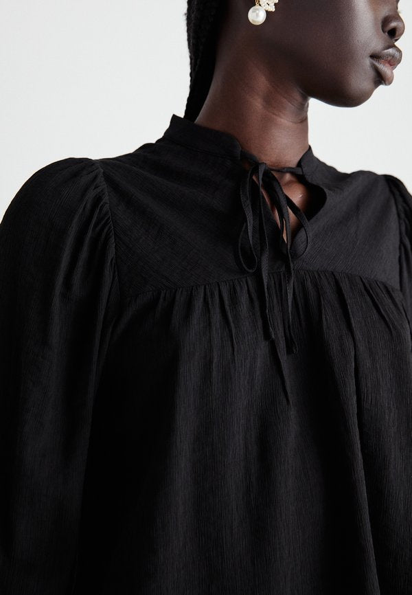 Selected SLFKATERINE TIE