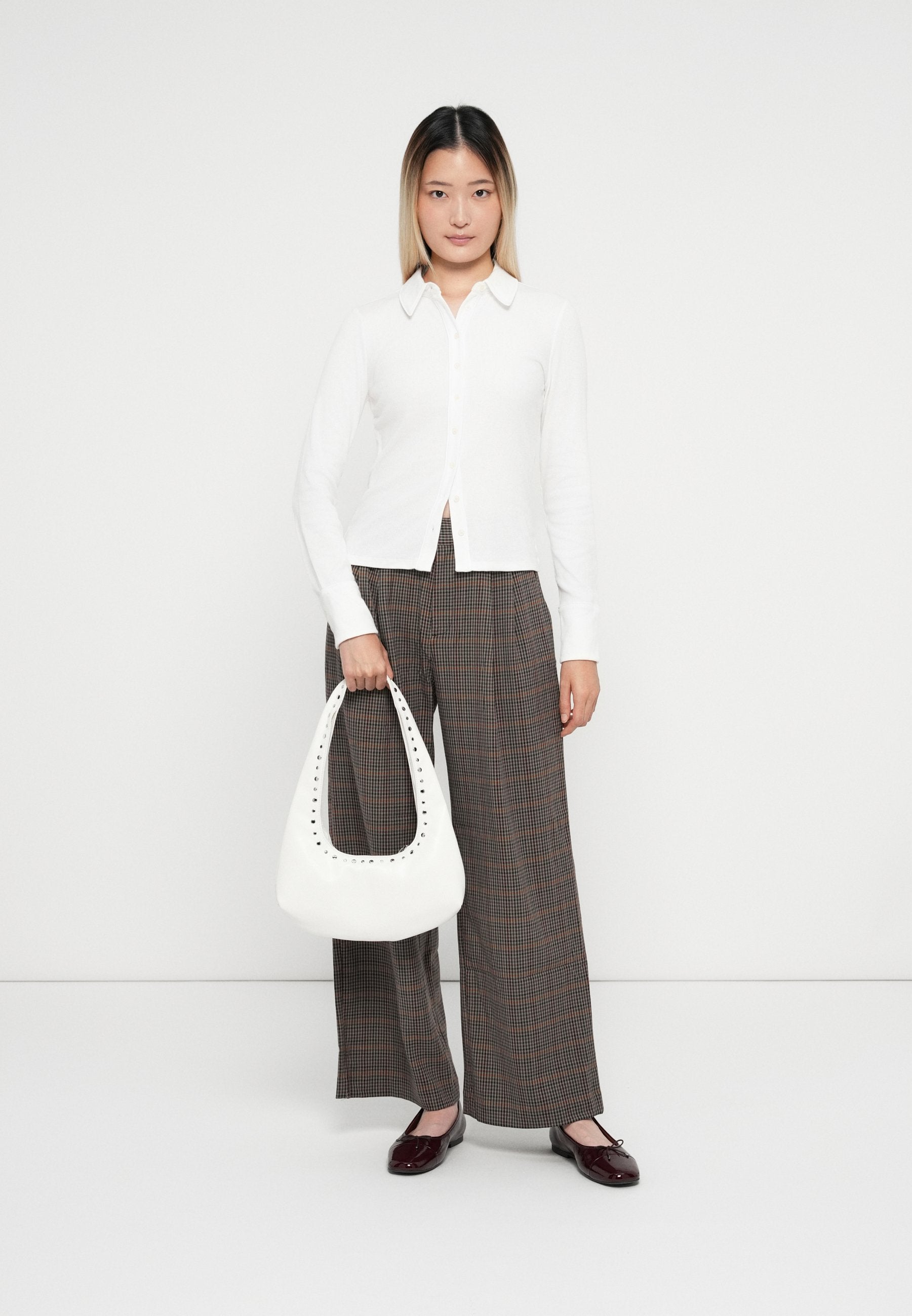 GAP WIDE LEG