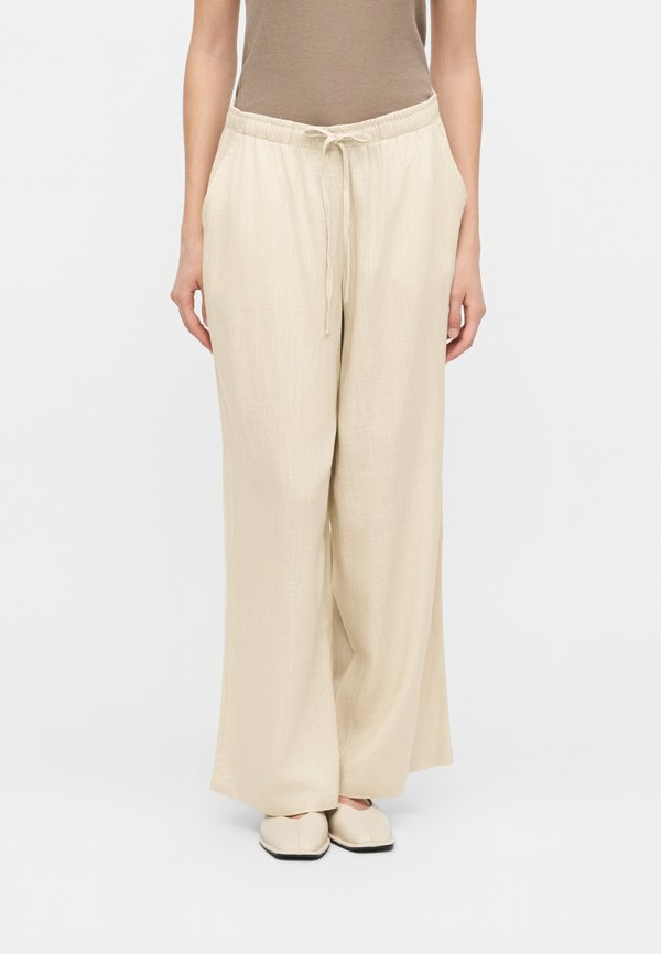 Vero Moda Petite VMROSIE WIDE PANT - Trousers - moonbeam