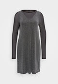 Schwarzes Kleid mit langen, transparenten Ärmeln, das über einen V-Ausschnitt und einen glitzernden schwarzen Oberkörper mit glatter Textur verfügt. Geeignet für formelle Anlässe.