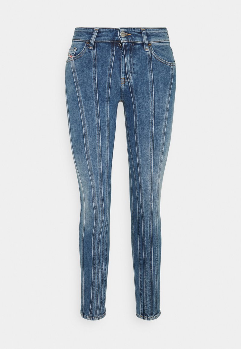 Slim-Fit-Jeans in mittelblauem Denim mit vertikalen Nahtdetails, fünf Taschen, einem Knopfverschluss und Gürtelschlaufen an der Taille.