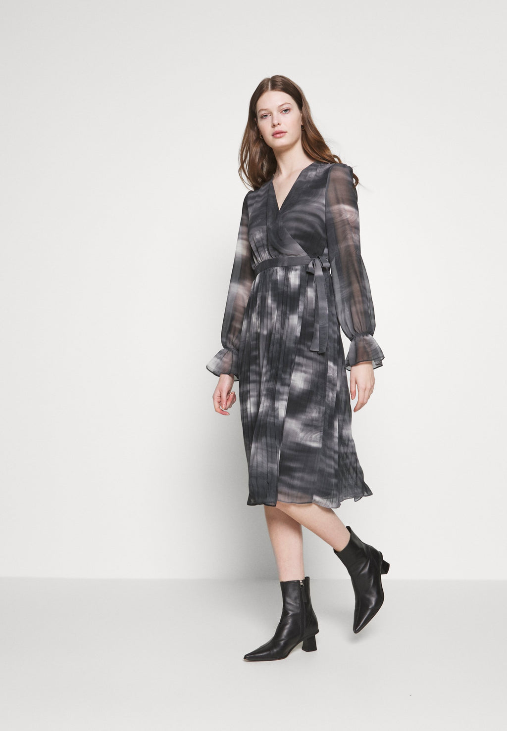 NA-KD TIE DYE MIDI PLEATED DRESS