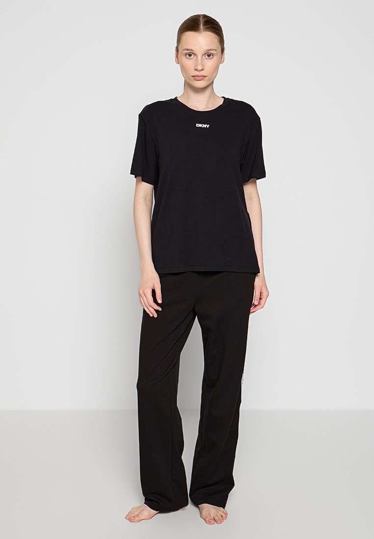 DKNY Loungewear Nachtwäsche Set Media 1
