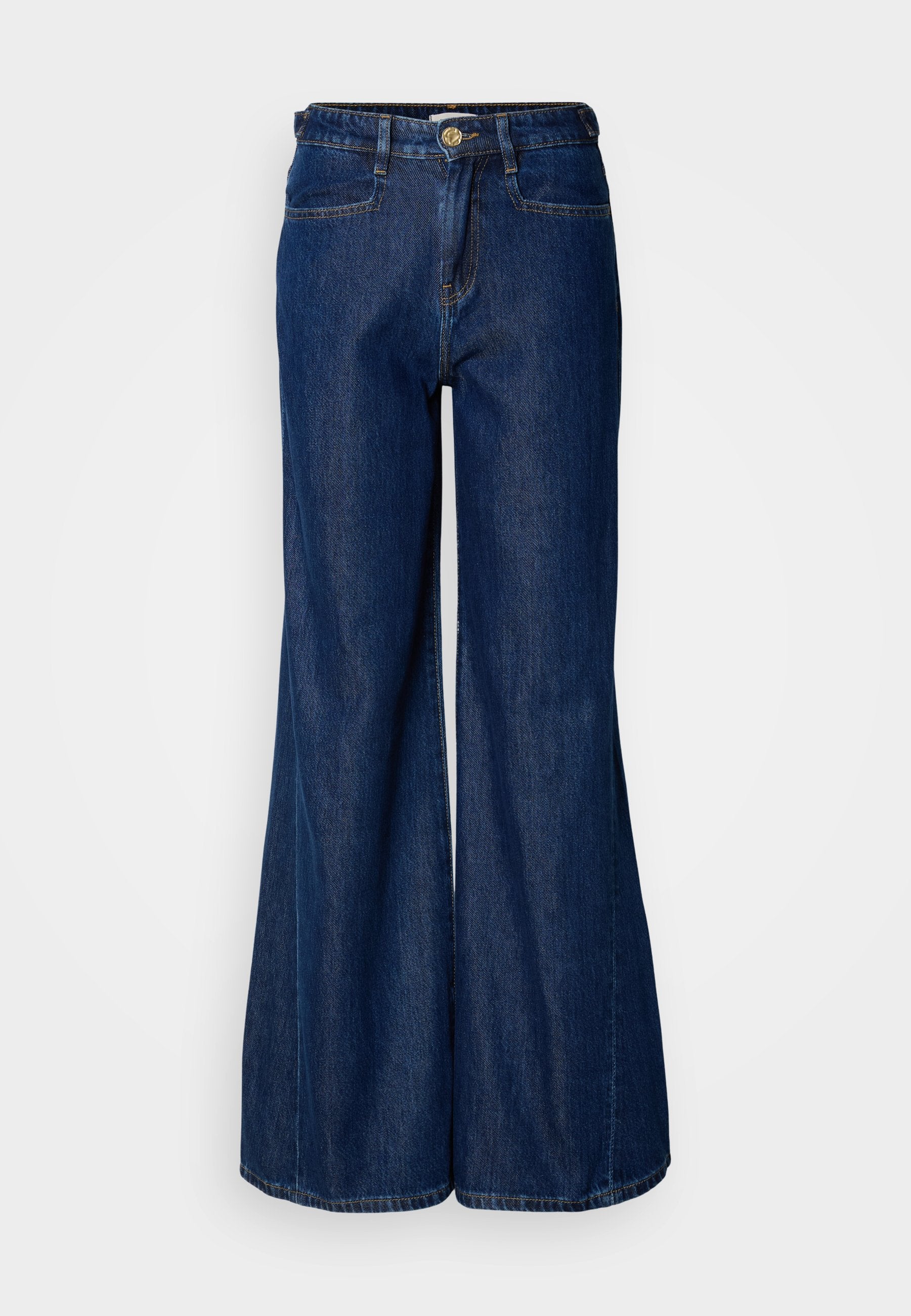 Hochtaillierte, weit geschnittene Jeans aus dunkelblauem Denim mit fünf Taschen und einem metallischen Knopfverschluss. Glatte Textur und subtile Steppdetails.