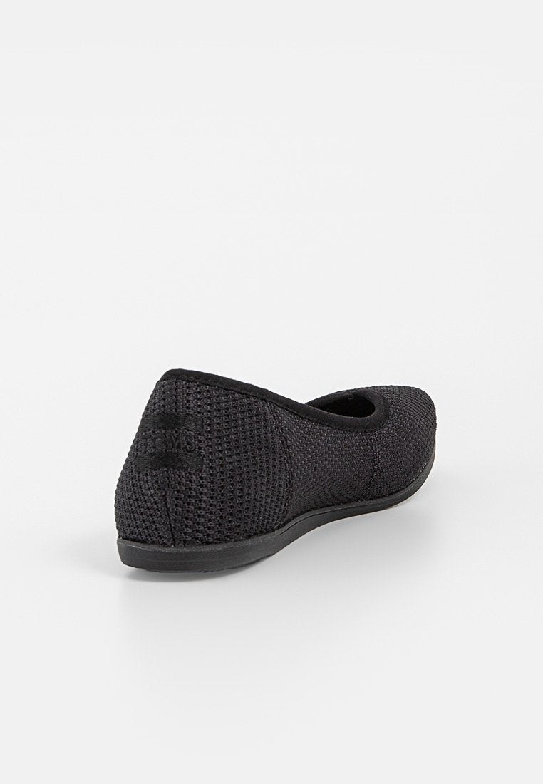 TOMS KATIE
