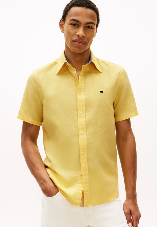 Tommy Hilfiger REGULAR FIT LINEN BLEND SHORT SLEEVE SHIRT - Shirt - citronella