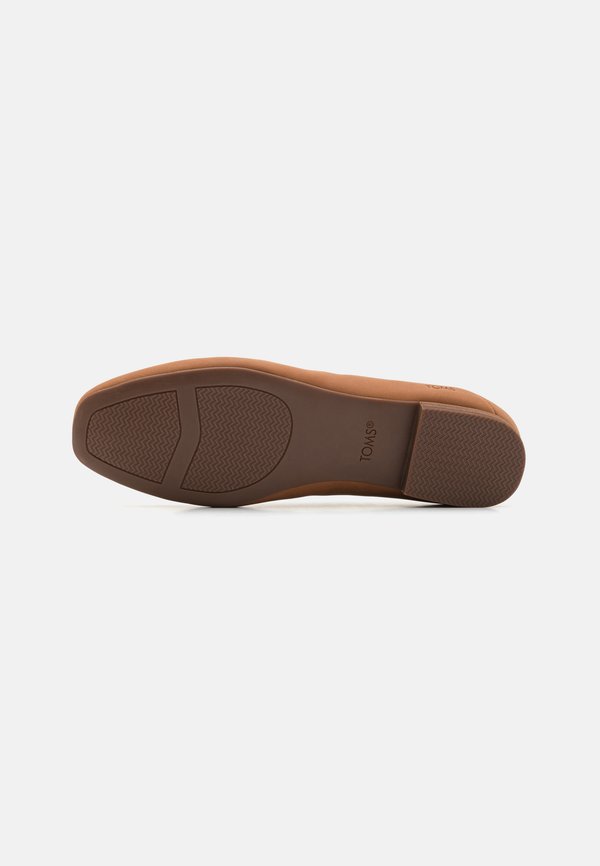 TOMS LARA