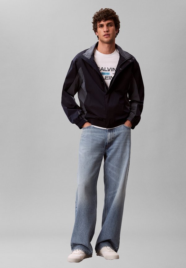 Calvin Klein Jeans STACK GRAP