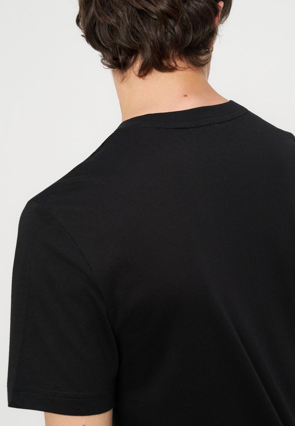 EA7 Emporio Armani