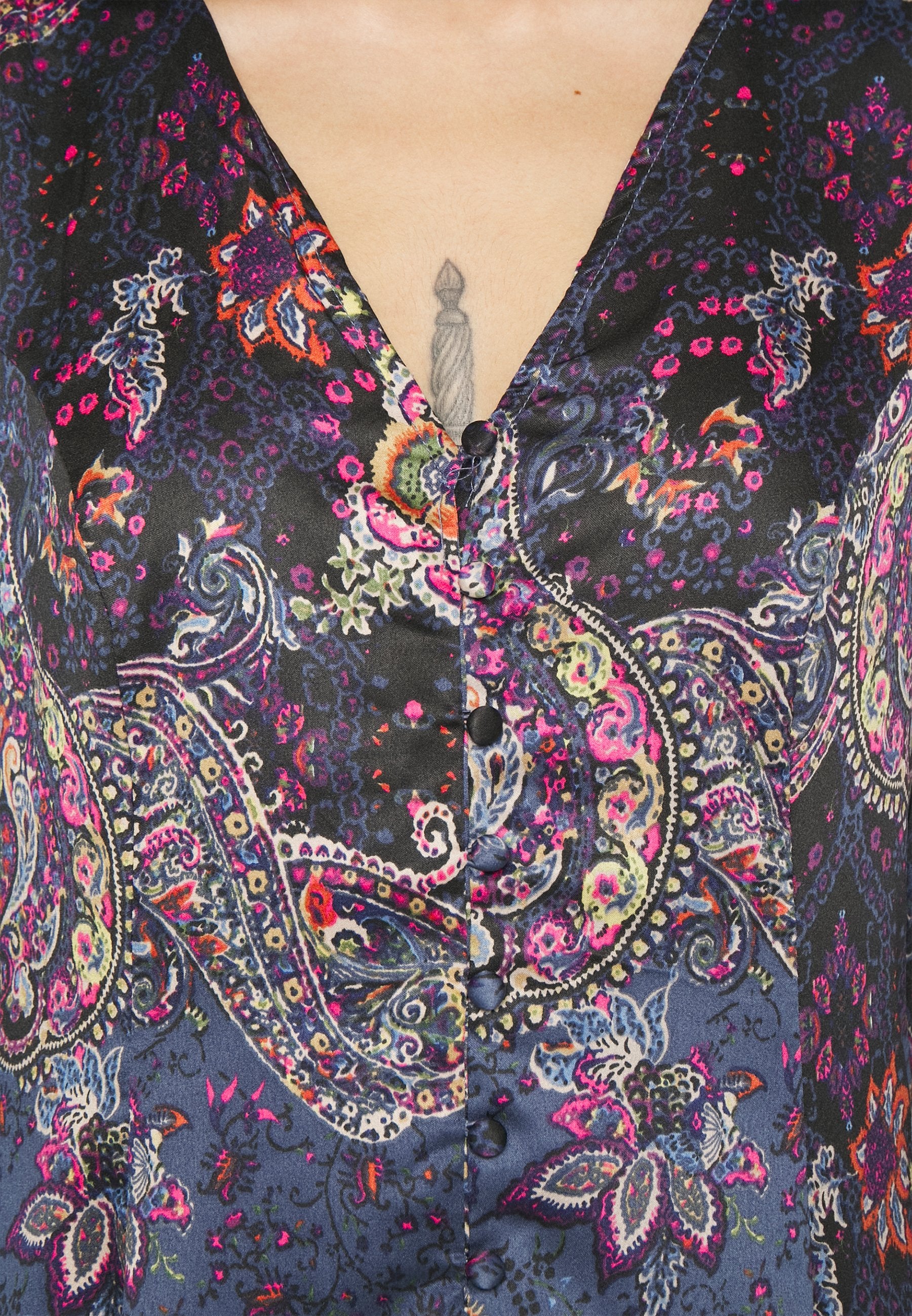 ONLMATILDA V NECK DRESS  Media 6