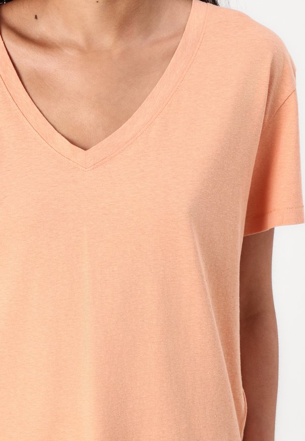 DOCKERS DEEP V NECK TEE