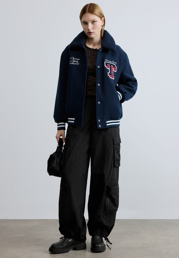 Tommy Jeans PADDED TWILL OVERSIZED VARSITY JACKET