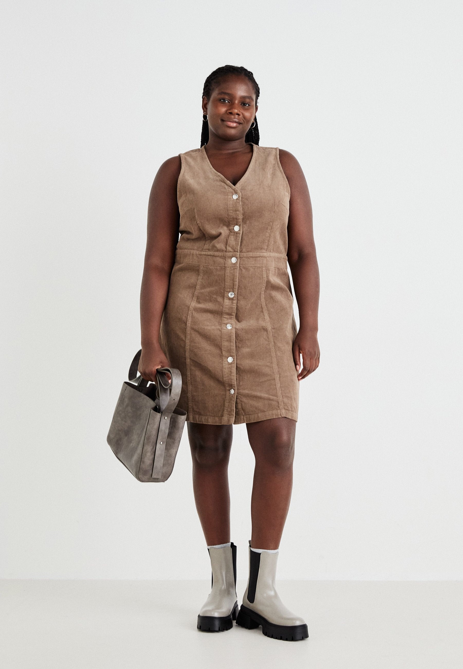 CARMOXIE BUT DRESS Media 2