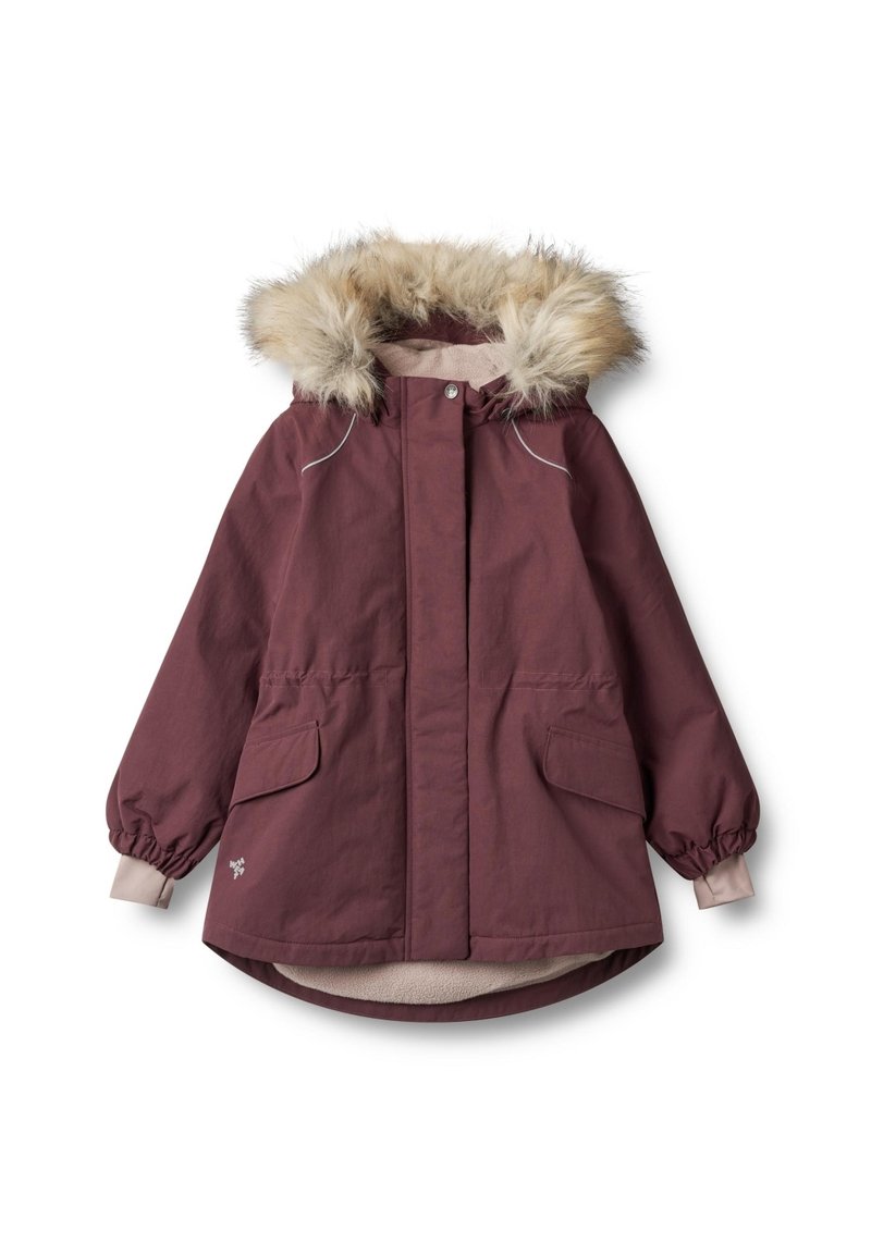 Burgunderfarbene Parka mit einer Kunstpelzkapuze, zwei Vorderaschen, elastischen Bündchen und einem weichen Innenfutter. Mit einem Reißverschluss und Druckknopfverschluss.